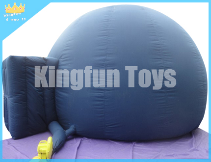 Inflatable planetarium dome with tunnel door