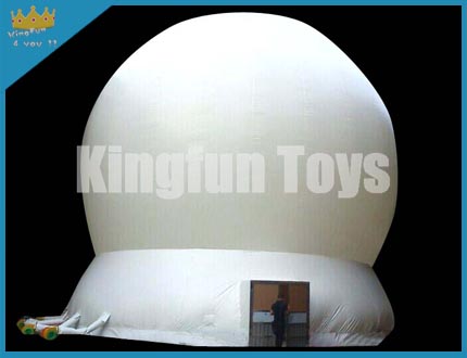 Giant inflatable projection dome