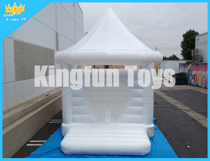 Popular inflatable white wedding bounce castle